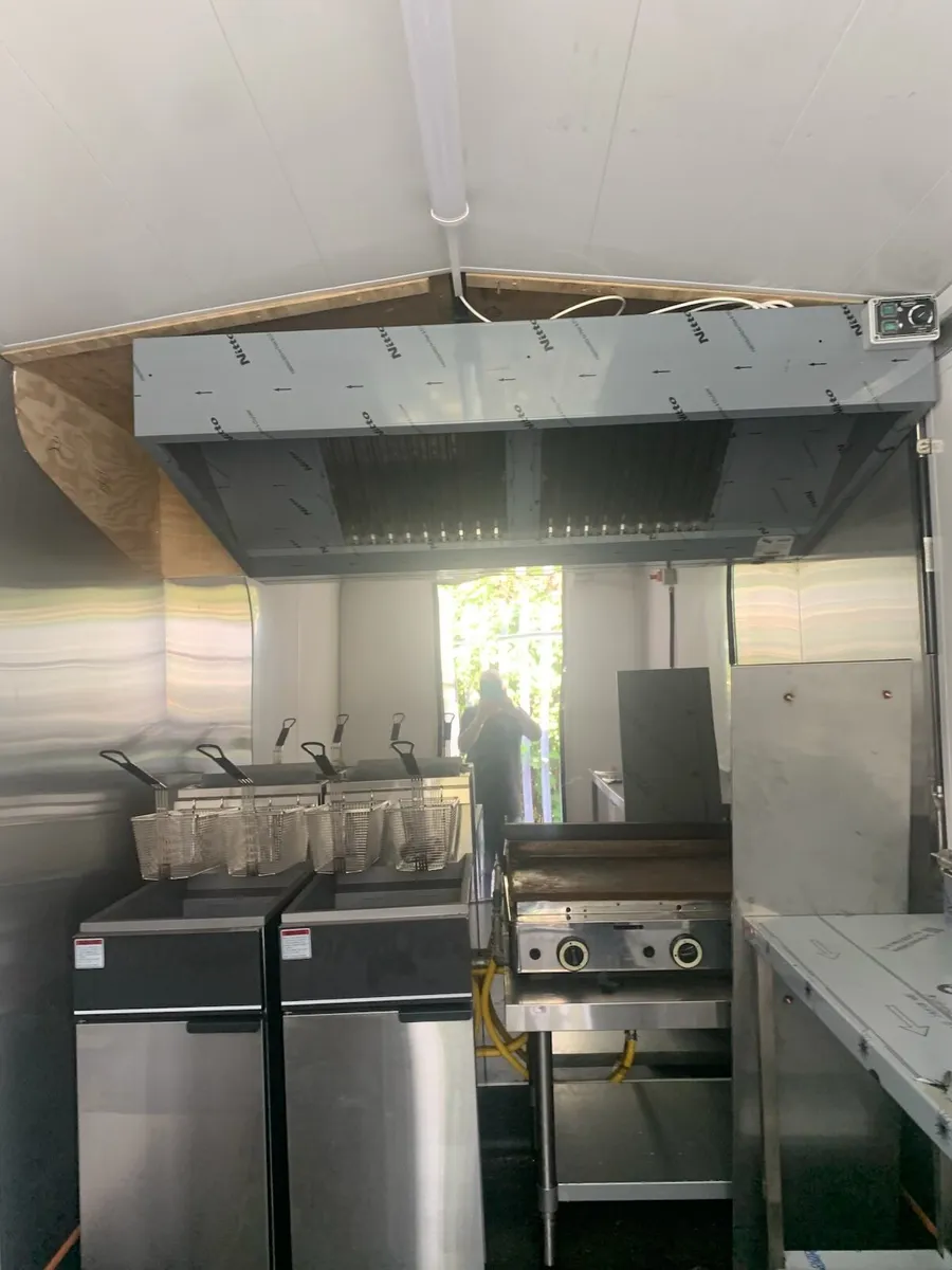 Mobile catering trailer for rent - Image 3