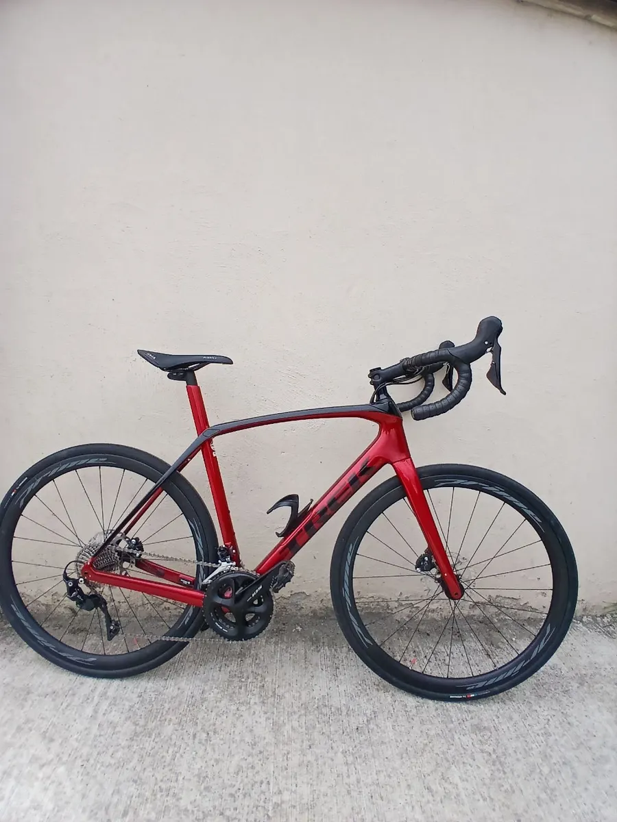 Trek domane road bike 56cm frame - Image 1