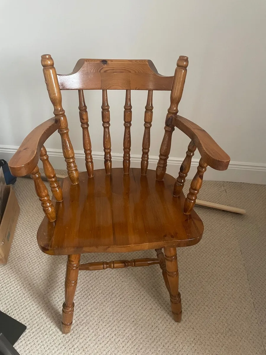 Table and chairs - Image 4