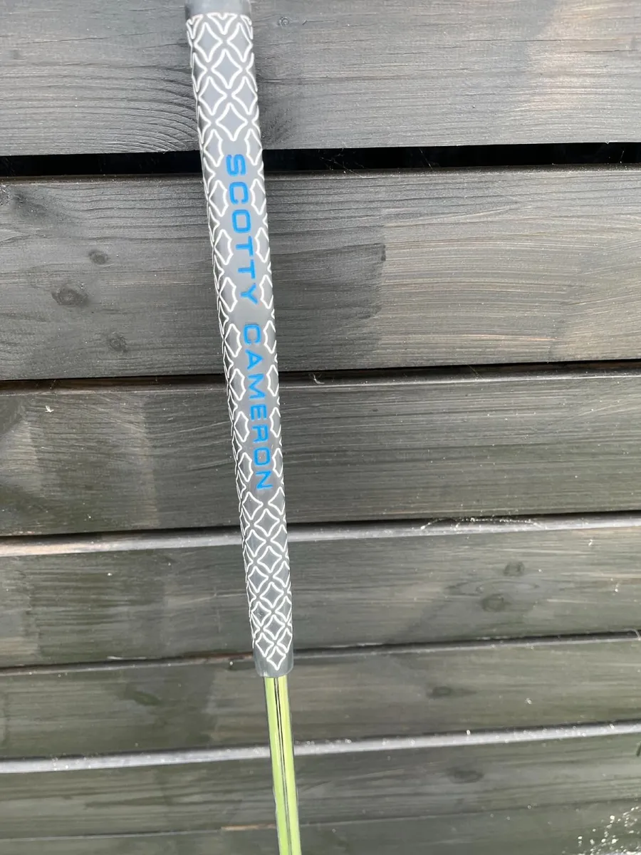 Scotty Cameron Champions Choice Button Back 33 - Image 2
