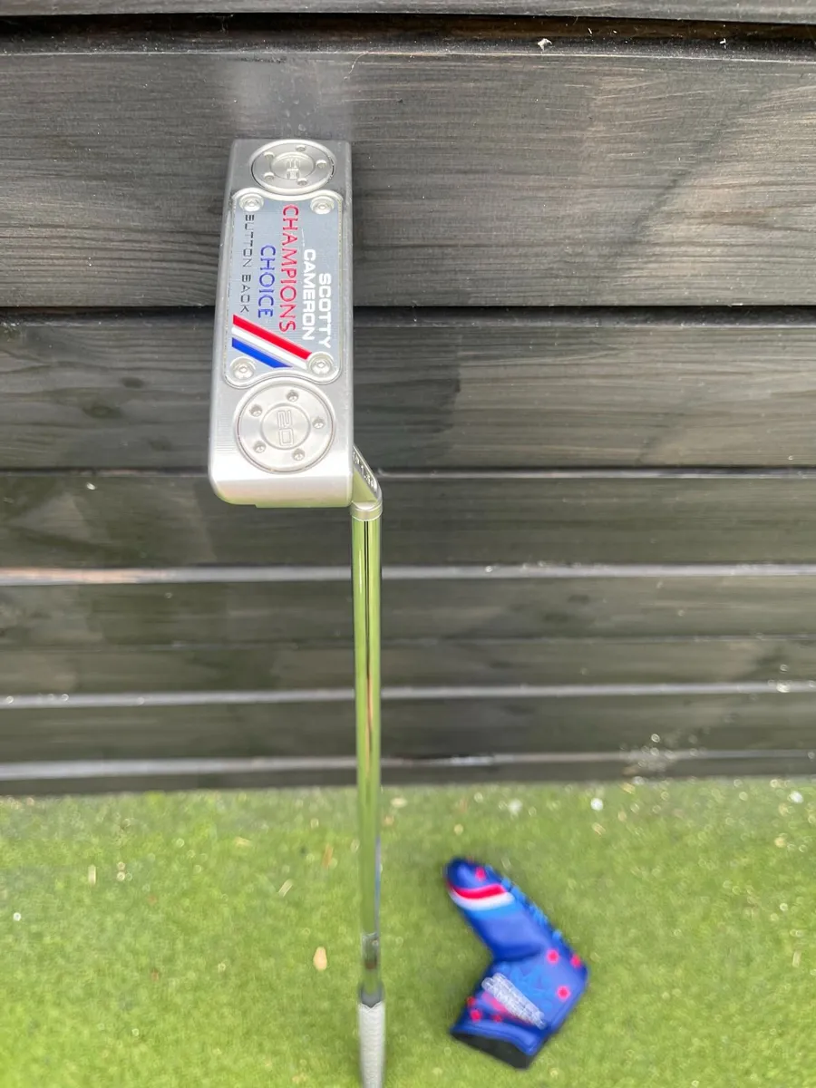 Scotty Cameron Champions Choice Button Back 33 - Image 1
