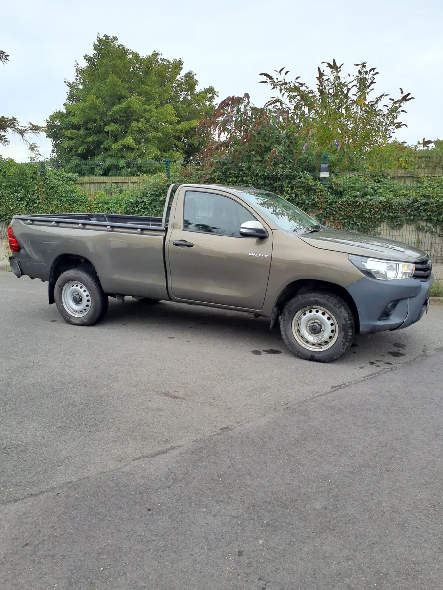 Toyota Hilux 2022 single cab 4X4 - Image 2