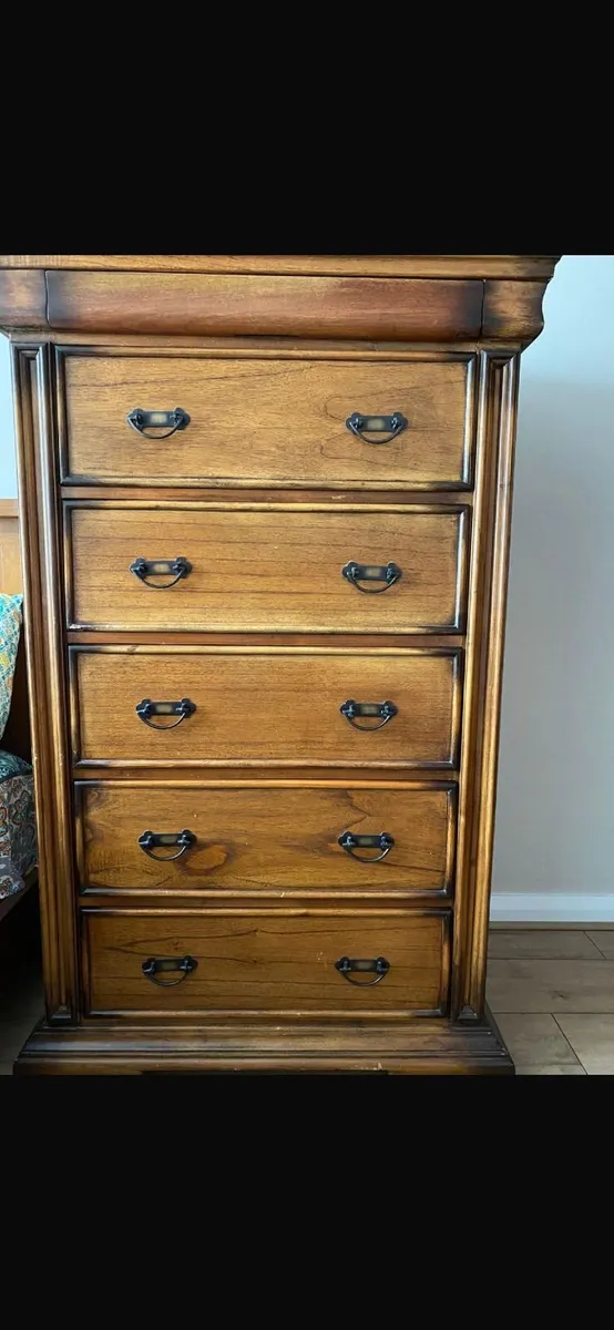SOLID OAK WOOD CHEST DRAWERS €150 - Image 1
