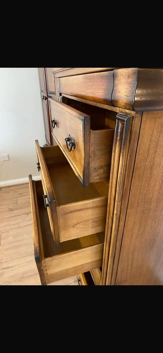 SOLID OAK WOOD CHEST DRAWERS €150 - Image 3