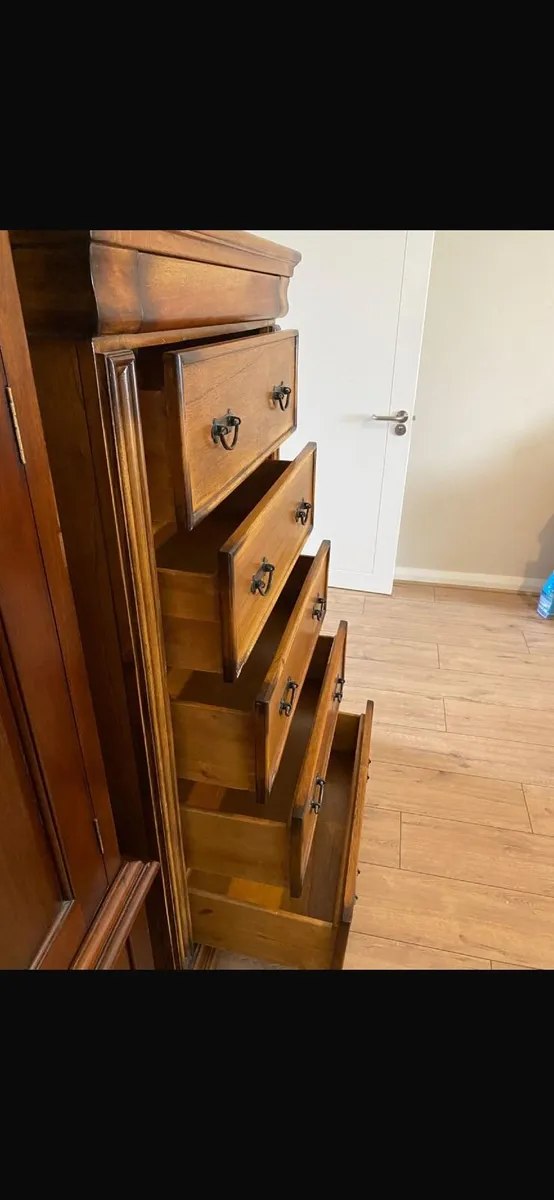 SOLID OAK WOOD CHEST DRAWERS €150 - Image 2