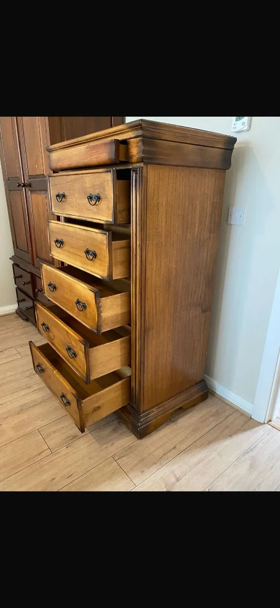 SOLID OAK WOOD CHEST DRAWERS €150 - Image 4