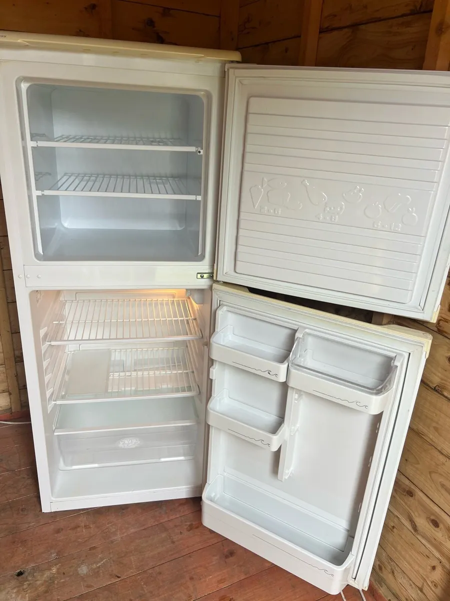 Beko fridge freezer - Image 4