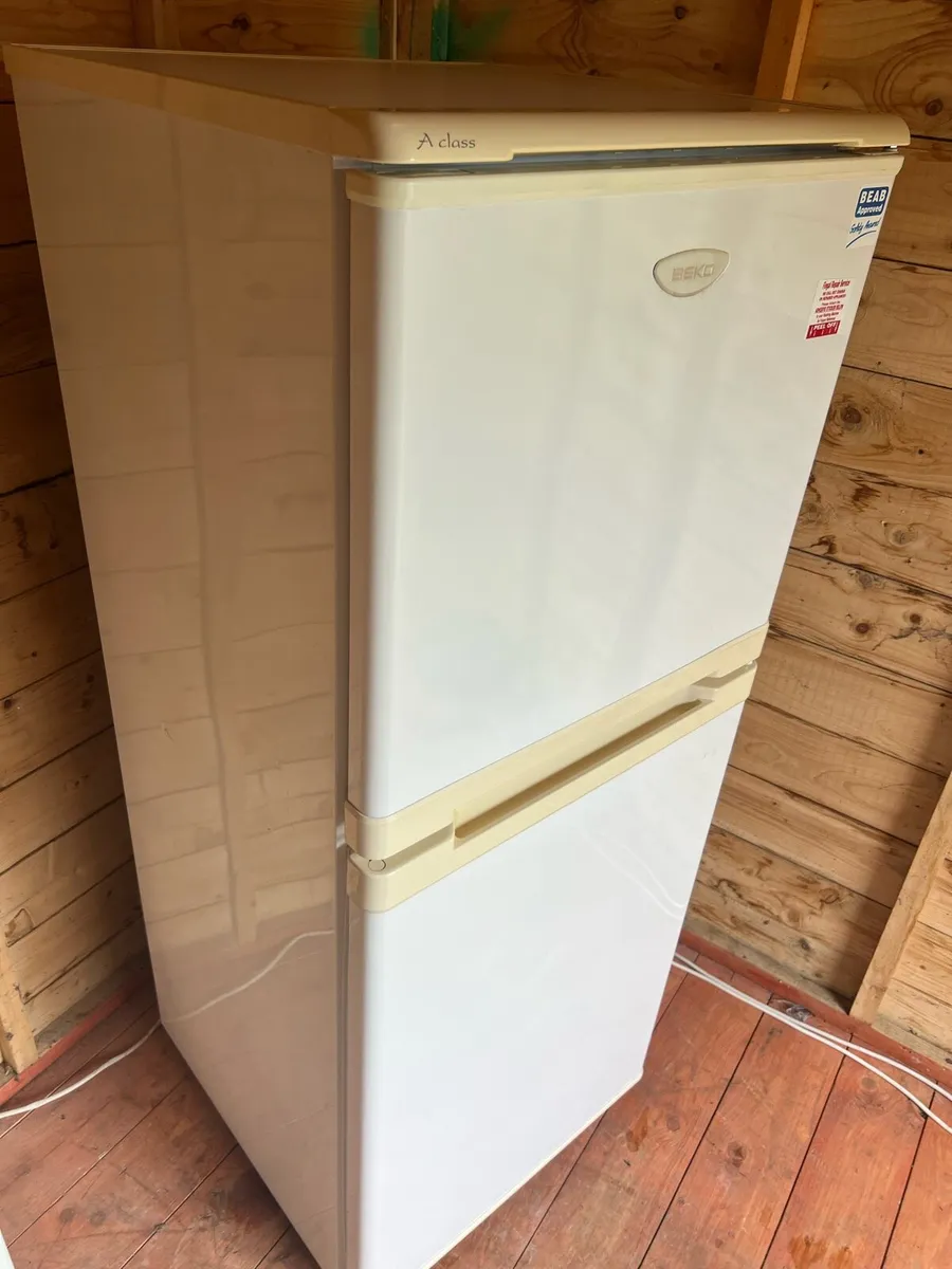 Beko fridge freezer - Image 2