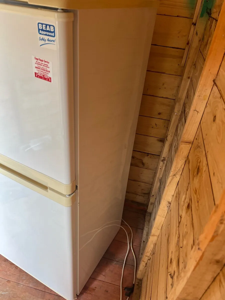 Beko fridge freezer - Image 3