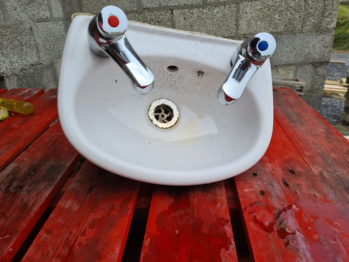 Space saving sinks ………………………………..75 - Image 1