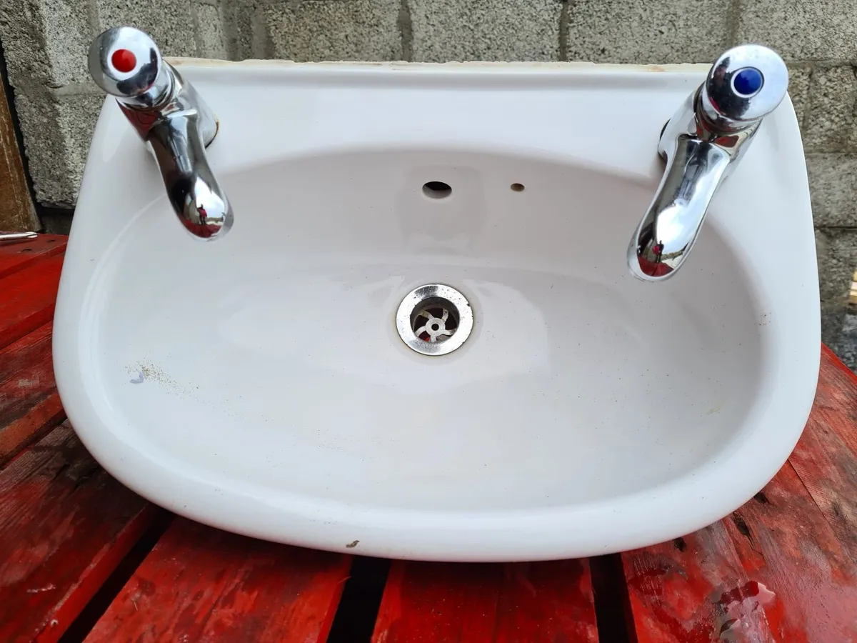 Space saving sinks ………………………………..75 - Image 2