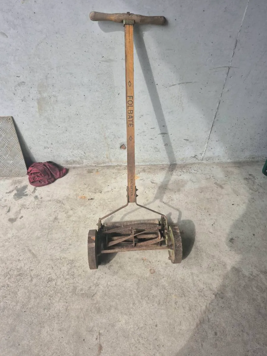 Folbate 1950s push mower original - Image 1