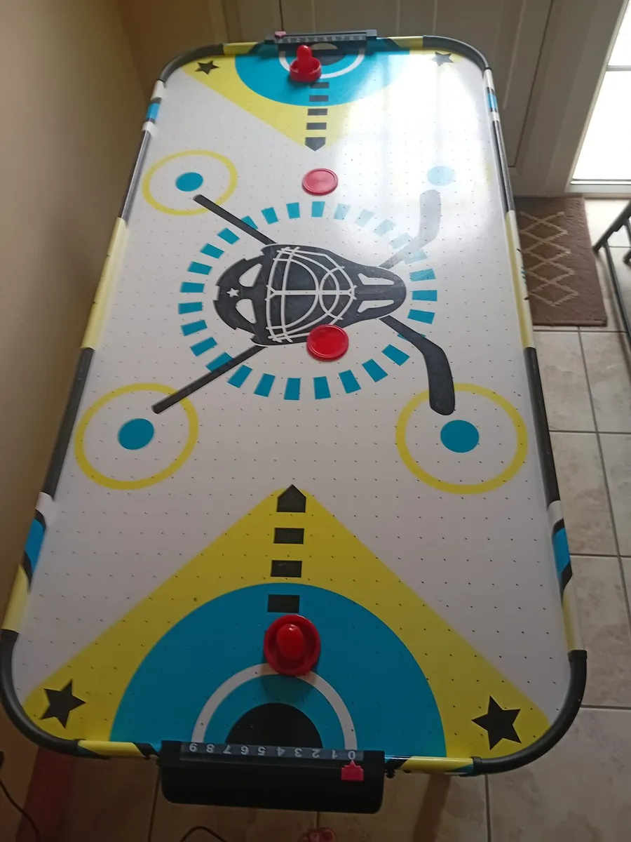 Air hockey table - Image 1