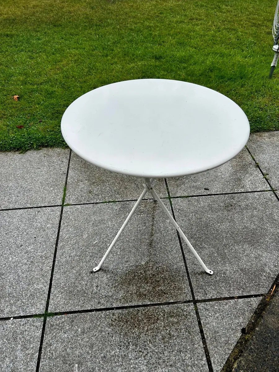 Garden table - Image 1