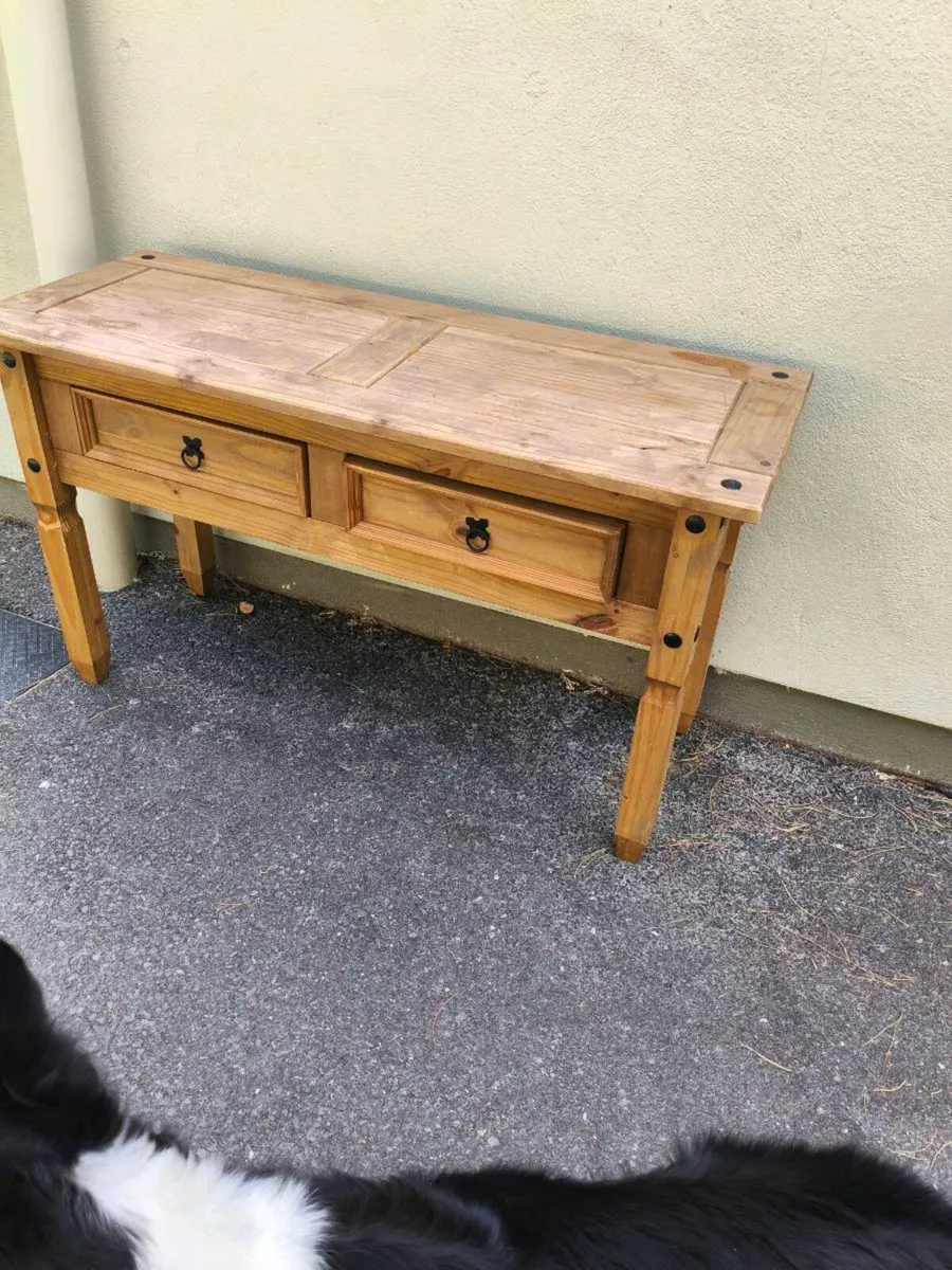 Lovely mexican pine table,great condition 45 - Image 1