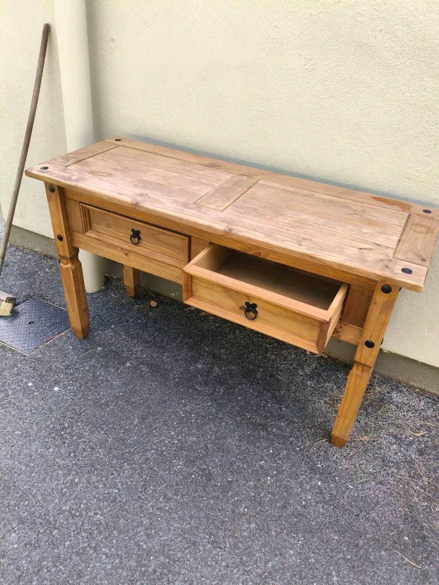 Lovely mexican pine table,great condition 45 - Image 2