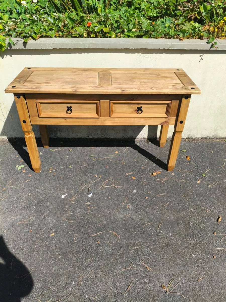 Lovely mexican pine table,great condition 45 - Image 3