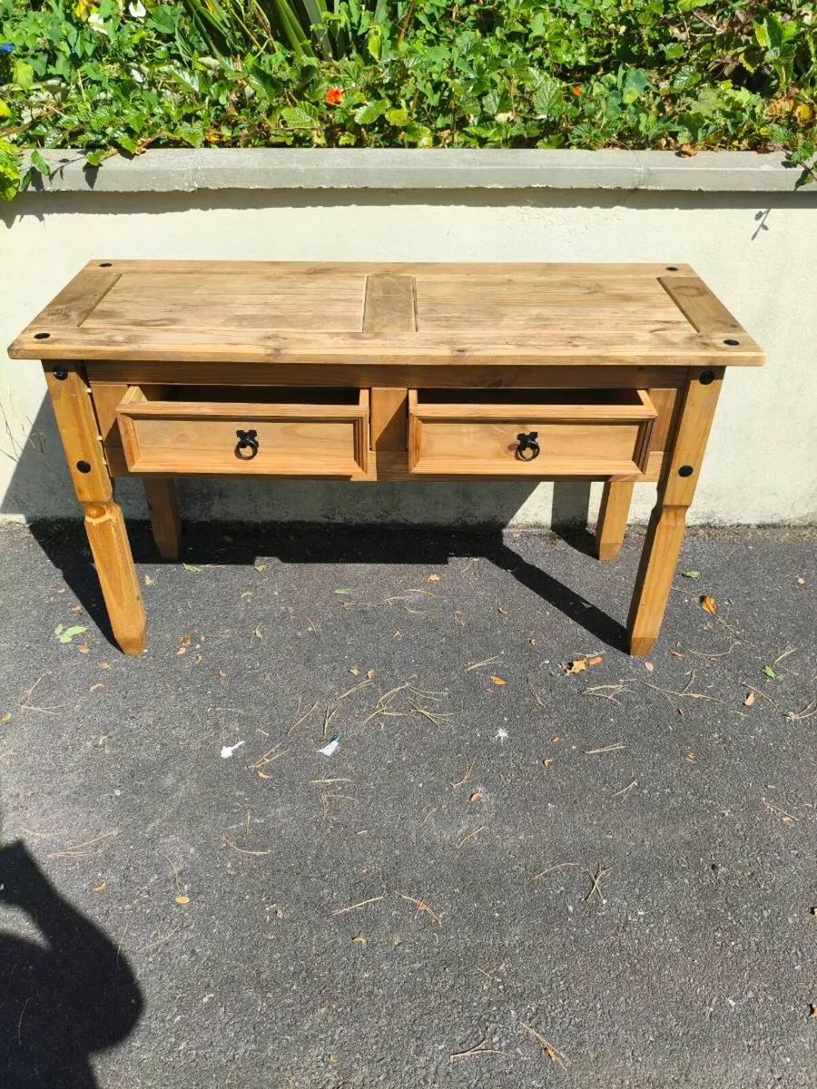 Lovely mexican pine table,great condition 45 - Image 4