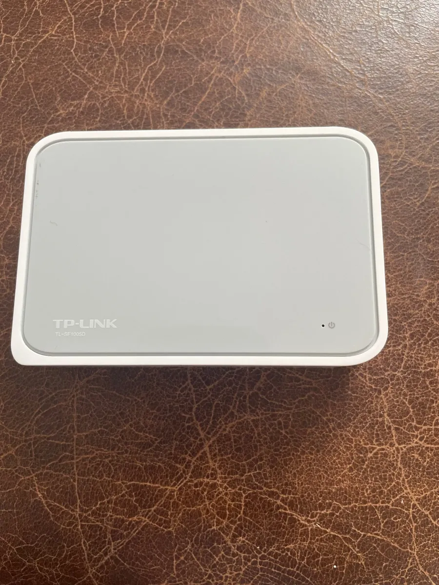 TP-Link TL-SF1005D 5-Port Desktop Network Switch. - Image 2
