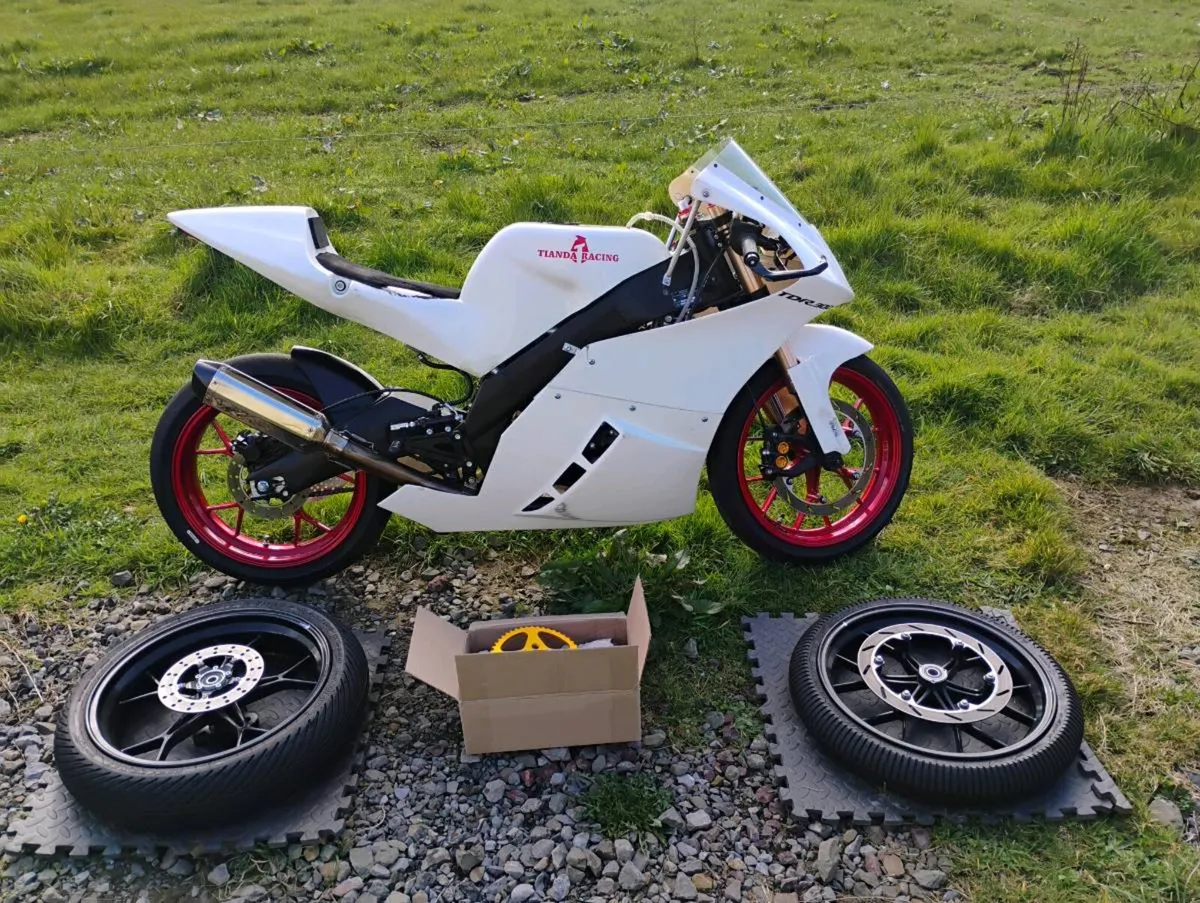 Tianda tdr 300 Moto1 racebike with spares tdr300 - Image 2