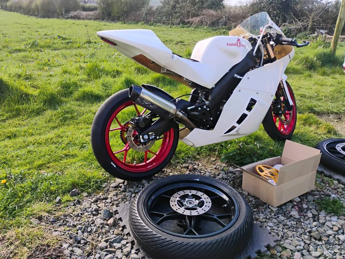 Tianda tdr 300 Moto1 racebike with spares tdr300 - Image 3