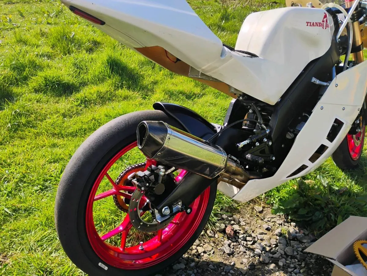 Tianda tdr 300 Moto1 racebike with spares tdr300 - Image 4
