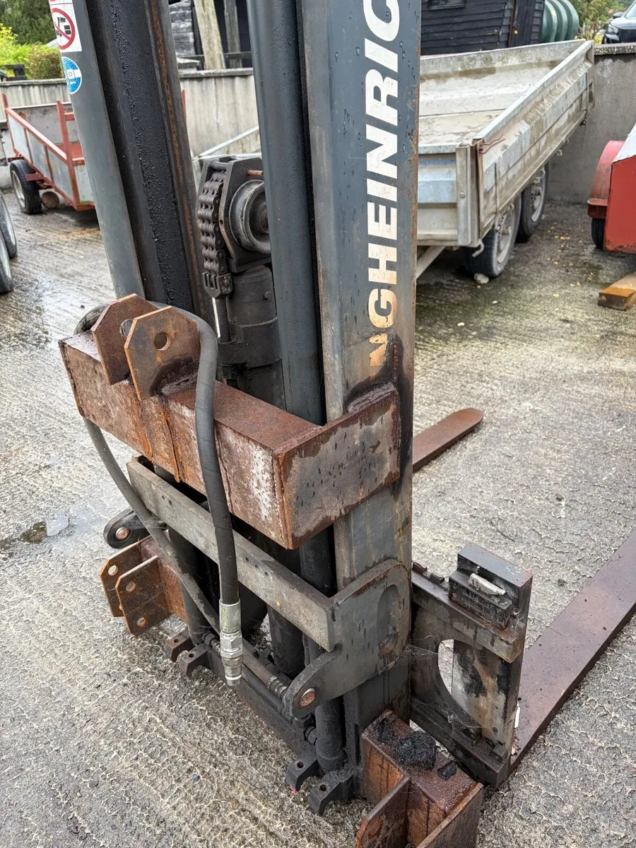 Forklift mast for tractor - Image 1