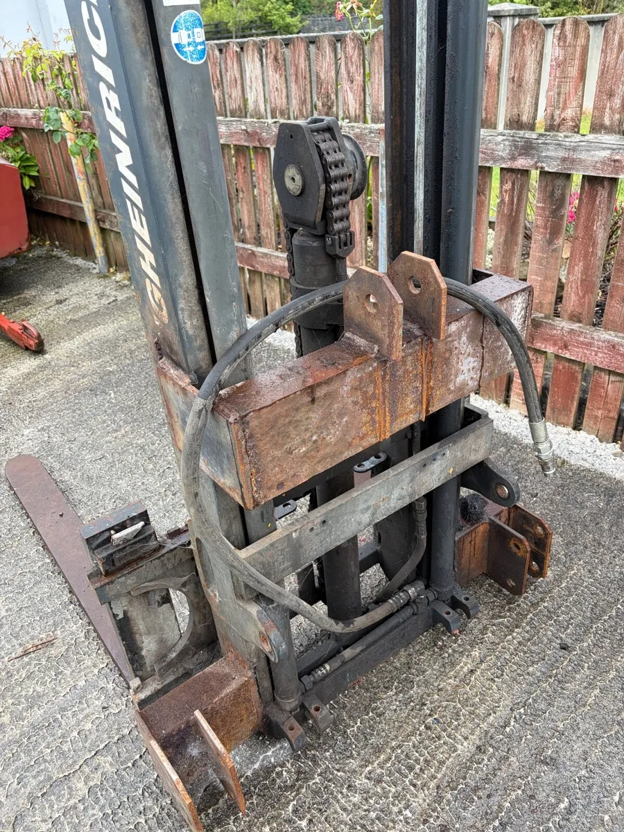 Forklift mast for tractor - Image 3