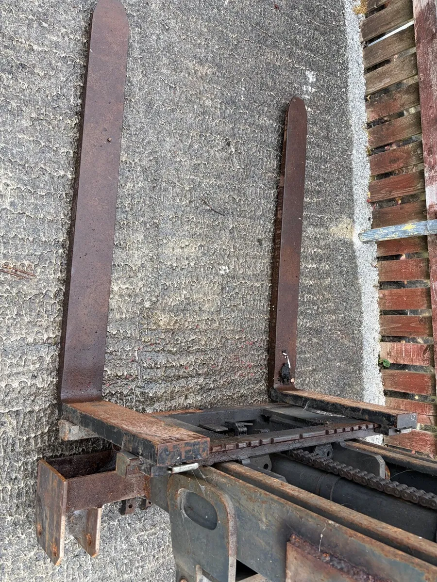 Forklift mast for tractor - Image 4