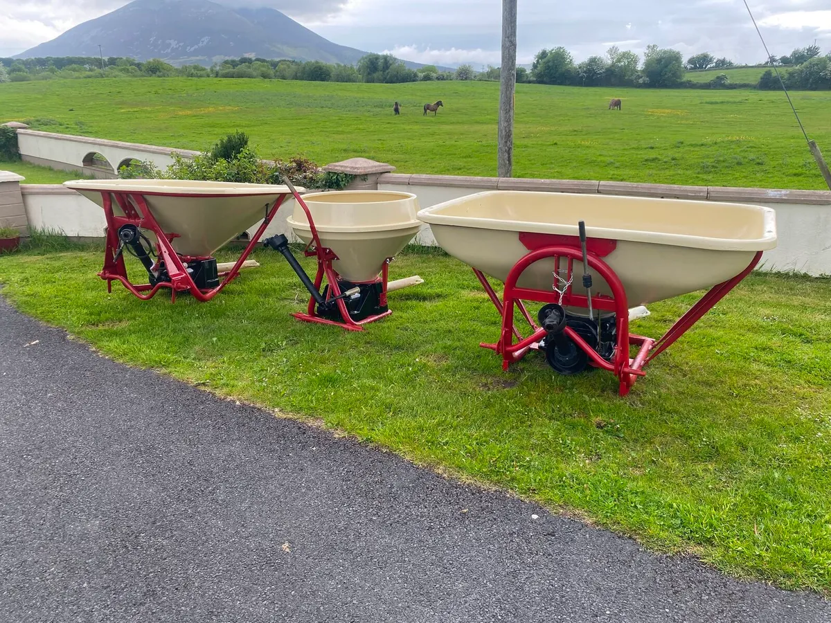 Selection of vicon fertilizer spreaders - Image 1