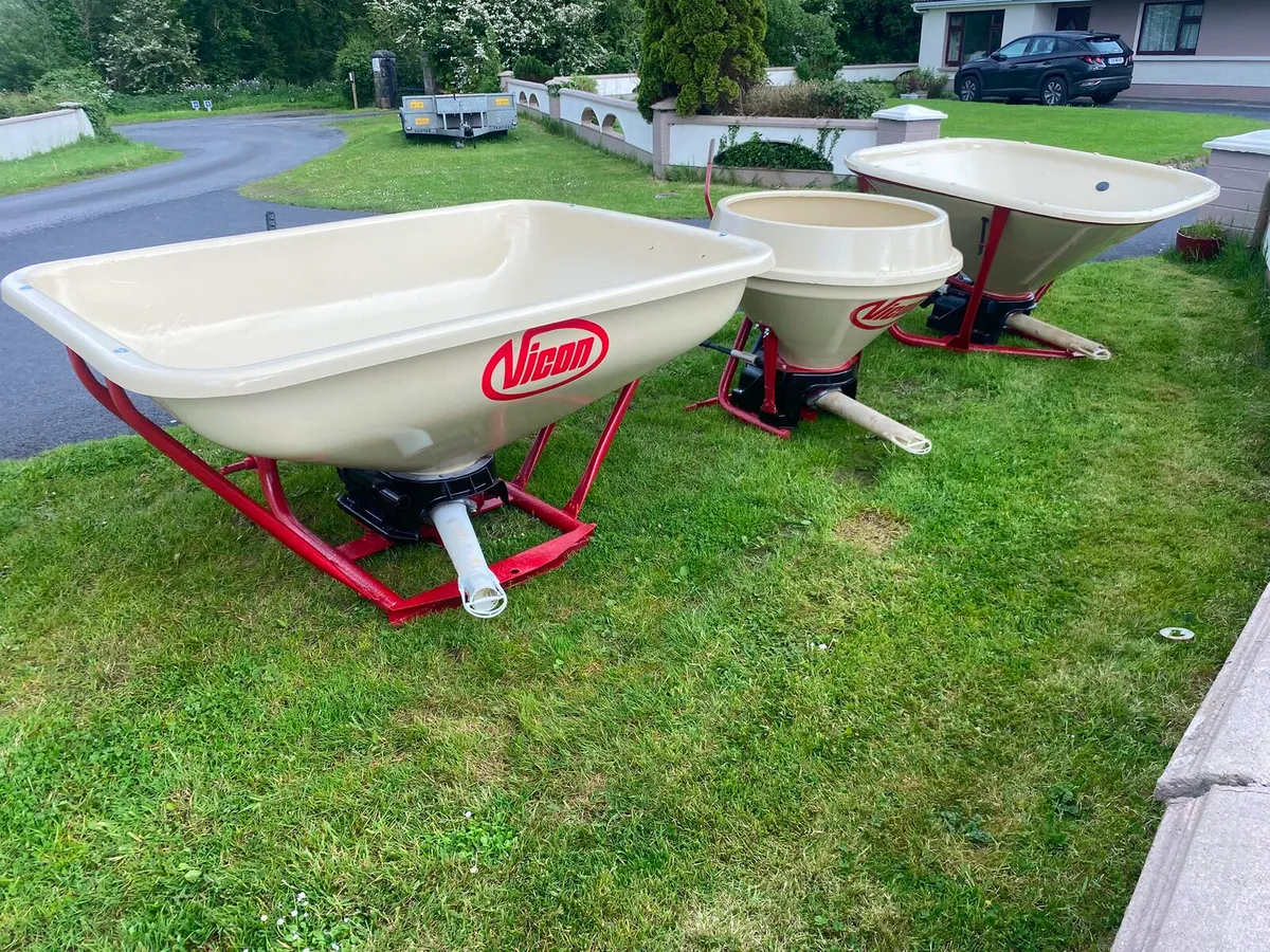Selection of vicon fertilizer spreaders - Image 2