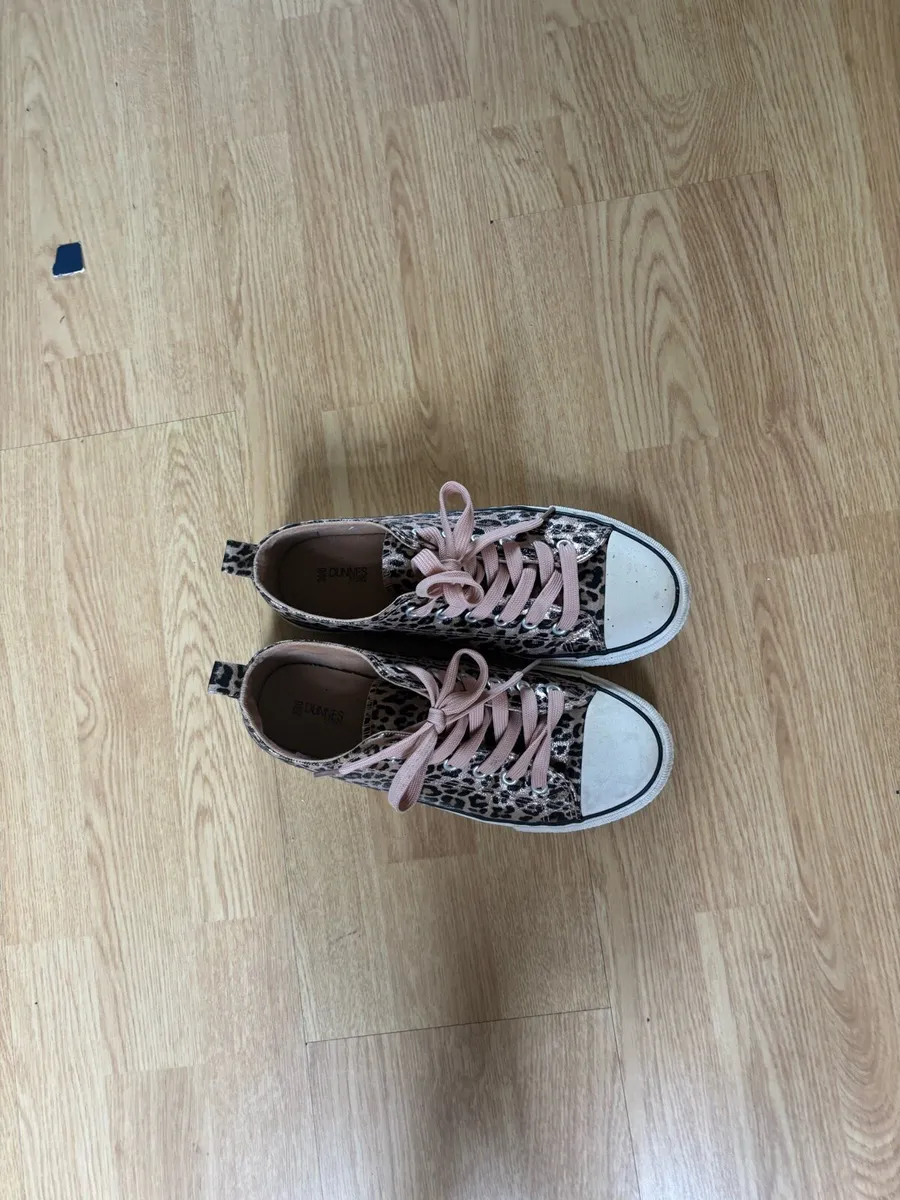 Leopard print converse style shoes - Image 4