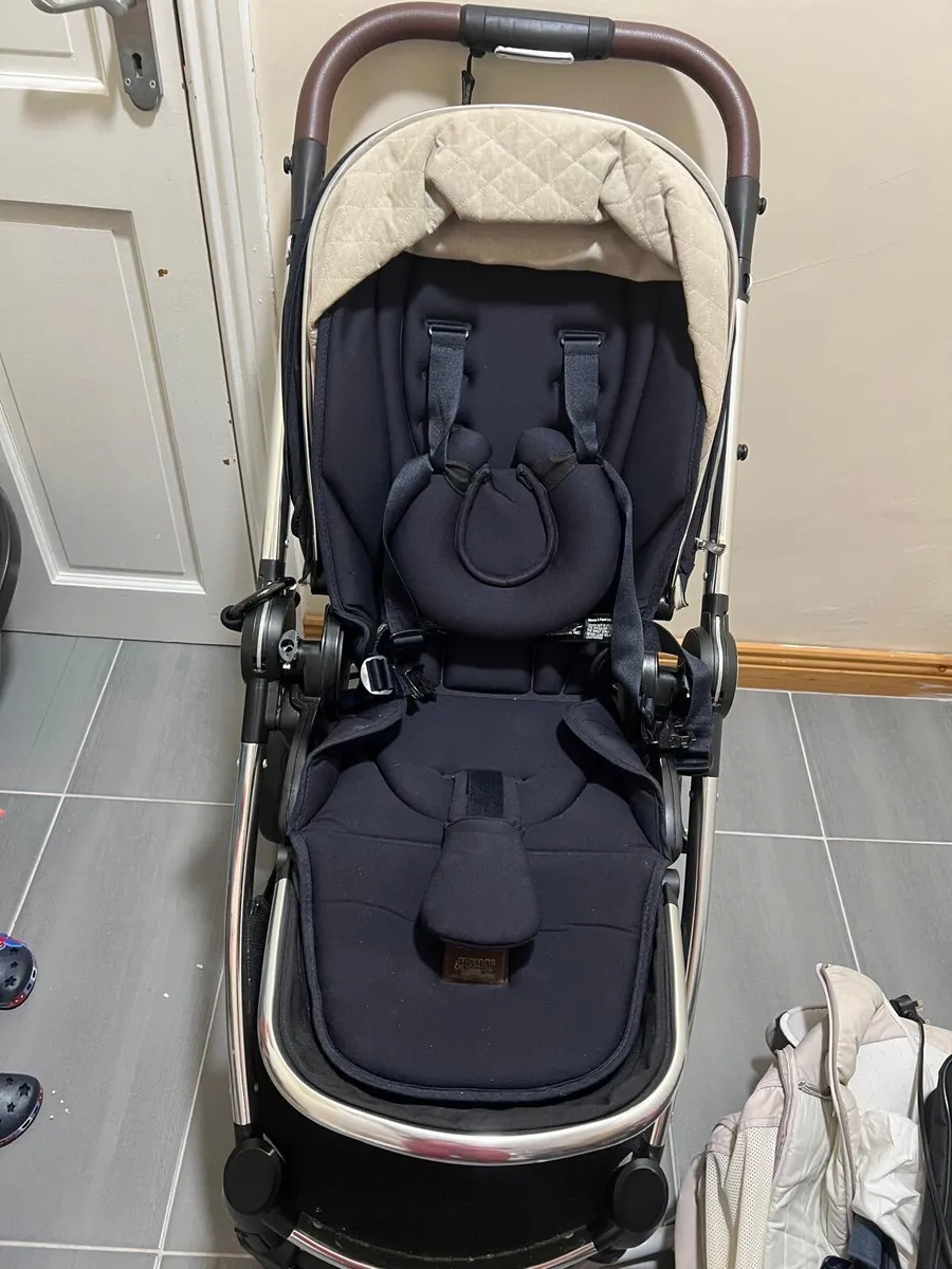 Occaro navy mamas and papas pram - Image 1
