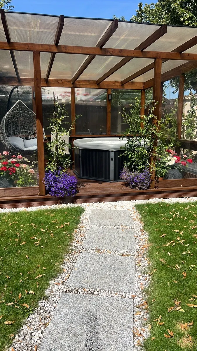 Covered outdoor lounge - Image 4