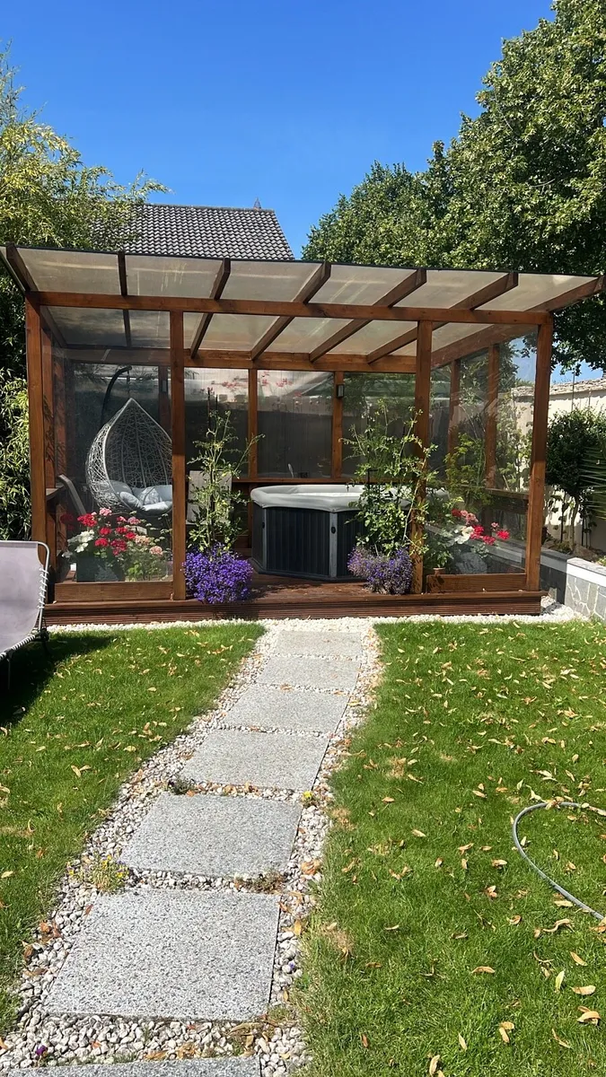 Covered outdoor lounge - Image 2