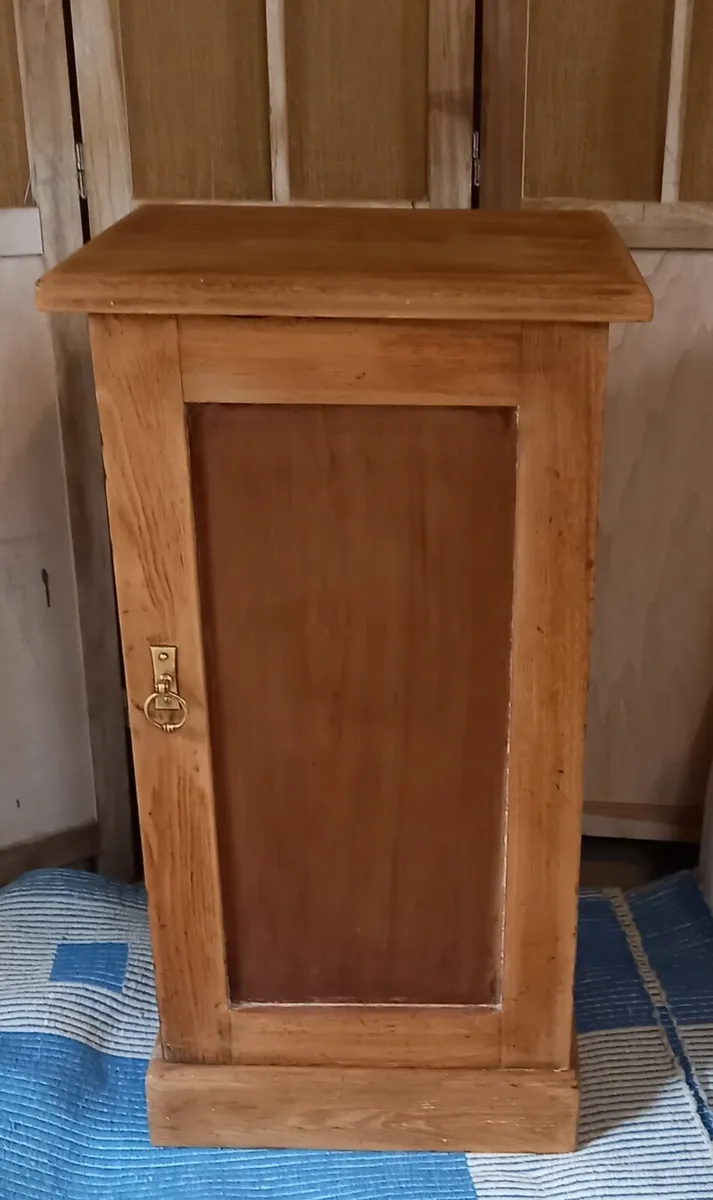Victorian oak cupboard/ locker - Image 1
