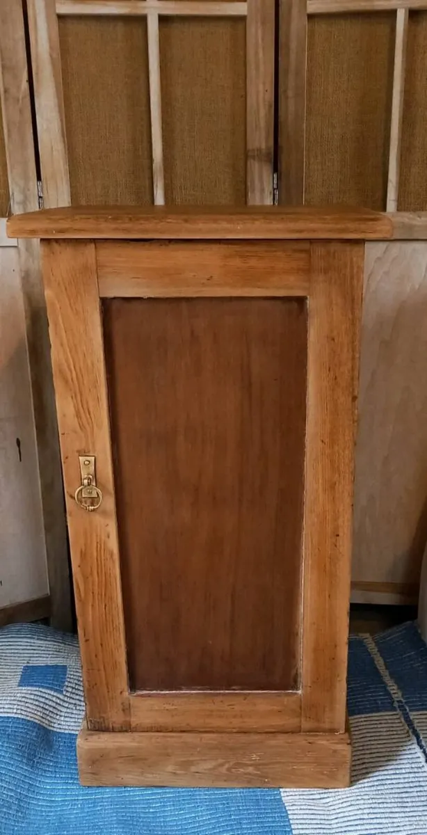 Victorian oak cupboard/ locker - Image 2