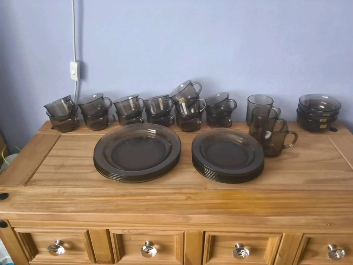 33 peace smoked glass crockery. - Image 3