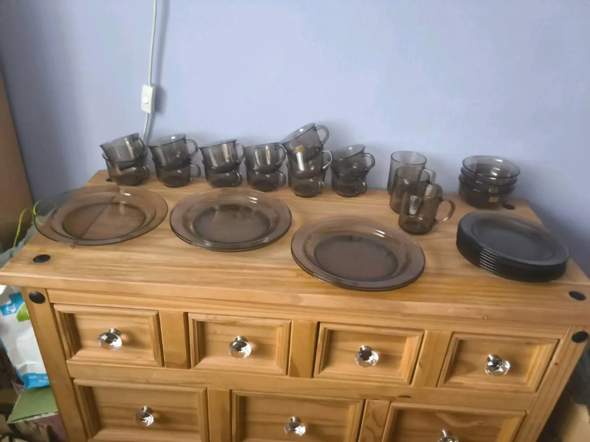 33 peace smoked glass crockery. - Image 4