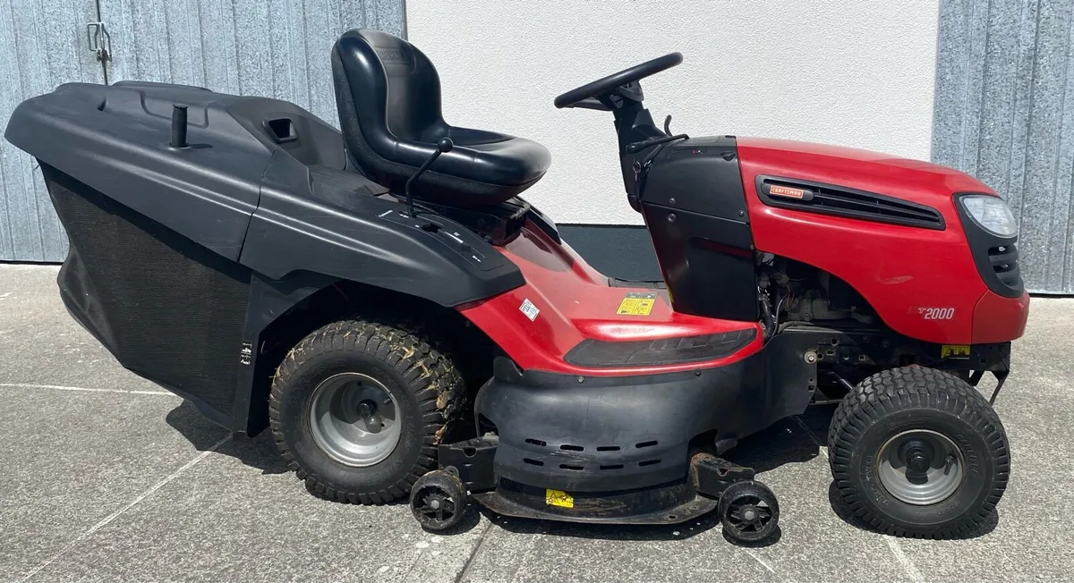 Ride on lawnmower - Image 1