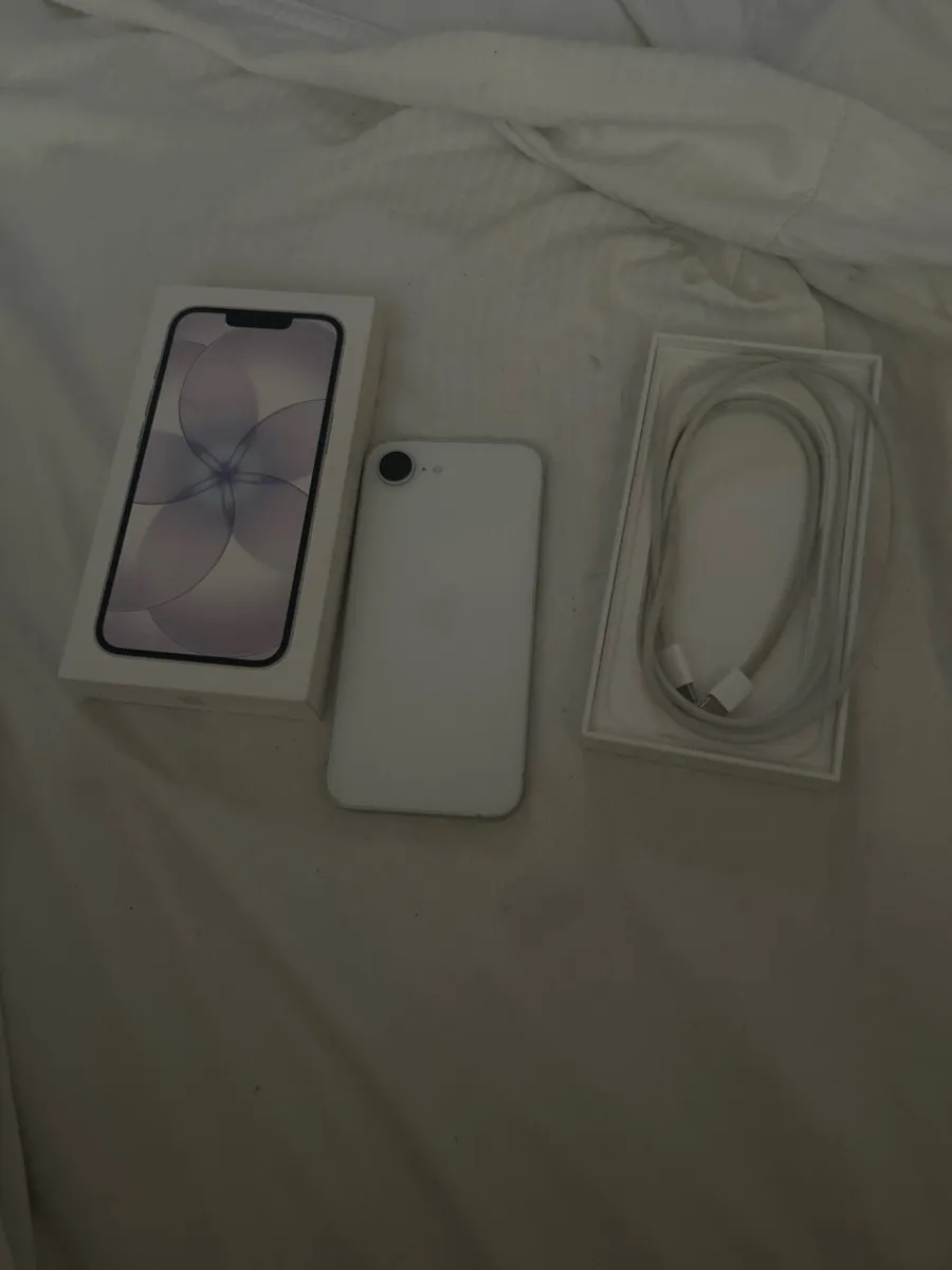 iPhone 17e - Image 2