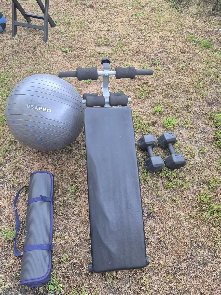 Bench & dumbbells 2×5kg & ball & mat