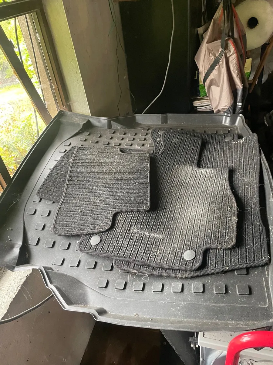 Mercedes boot cover and matts - Image 2