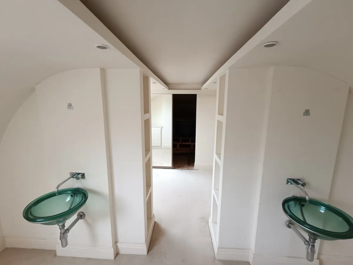 Bathroom Sinks - Image 1