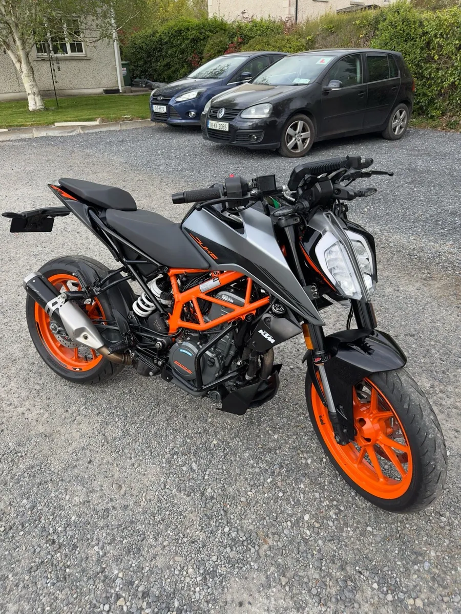 KTM Duke 390 2022 low kilometres - Image 1