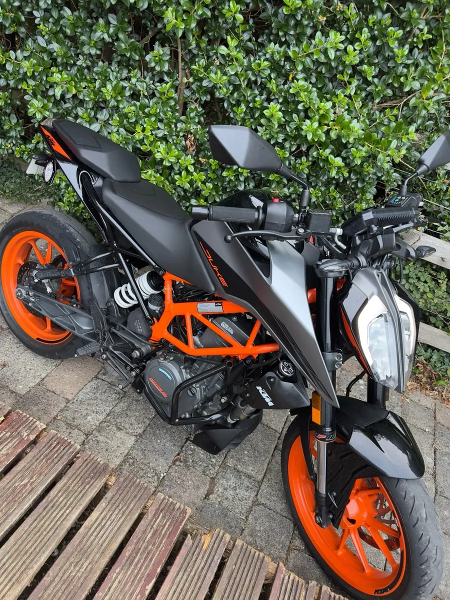 KTM Duke 390 2022 low kilometres - Image 2