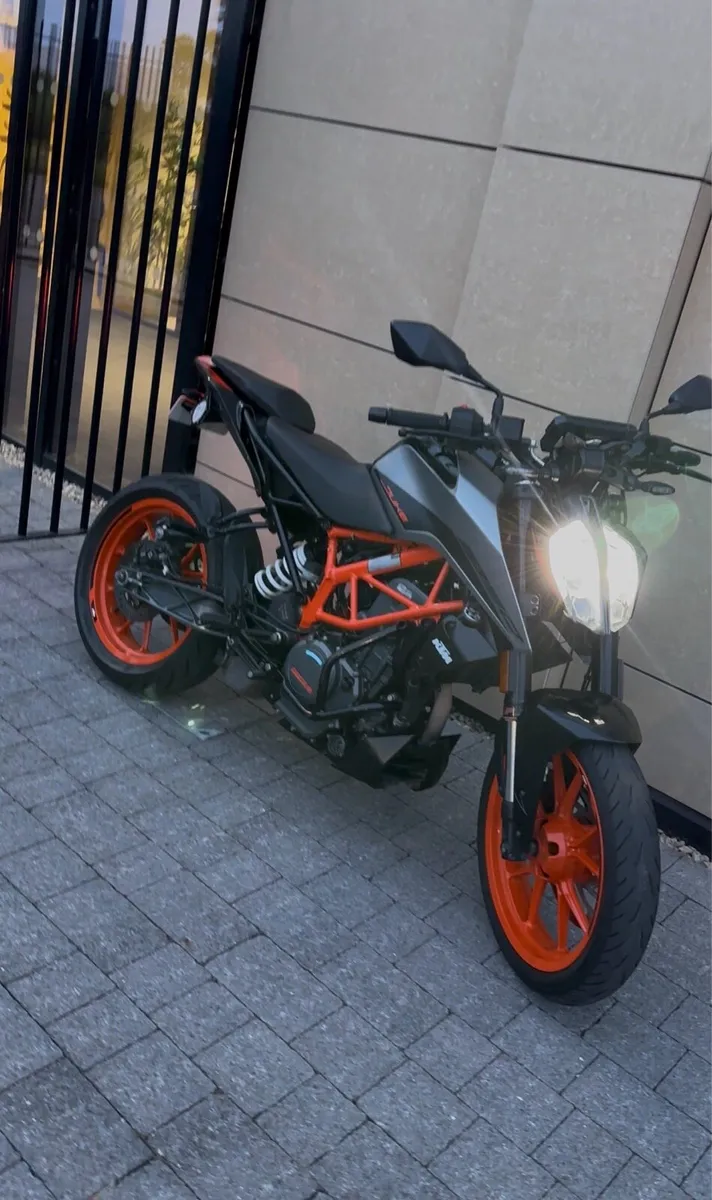 KTM Duke 390 2022 low kilometres - Image 3