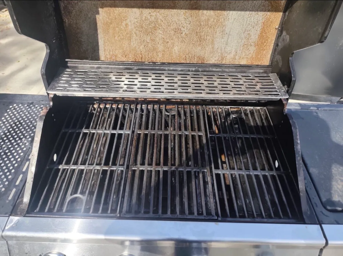 Gas BBQ - Image 2