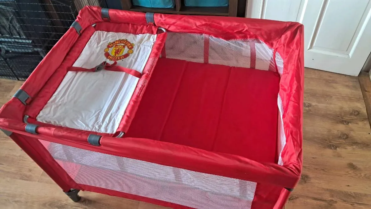 Manchester United travel cot - Image 4