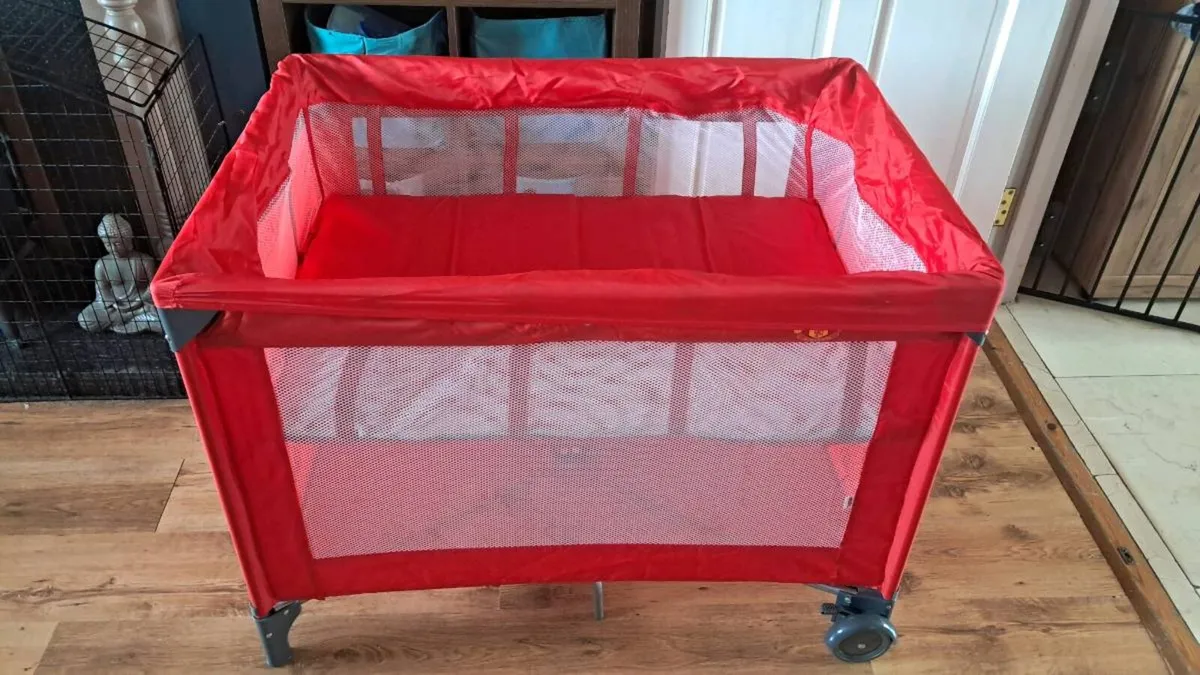 Manchester United travel cot - Image 2